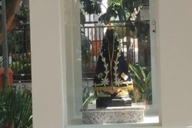 Oratório com imagem de Nossa Senhora Aparecida fica em praça do Leblon, na zona Sul do Rio de Janeiro (RJ). | Reprodução/Facebook Paróquia Santos Anjos - Leblon