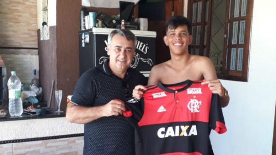 Presidente da Portuguesa Londrinense, Edson Moreti posa ao lado de Pablo Ruan | Arquivo pessoal/Edson Moreti