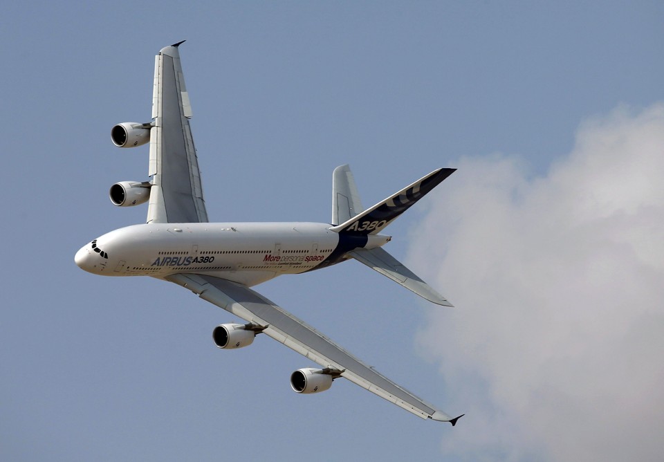 Airbus vai encerrar a produção do maior avião do mundo, o A380 | KARIM SAHIB/AFP