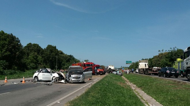 Acidente ocorreu na estrada que liga Curitiba a Paranaguá. | Divulgação/PRF