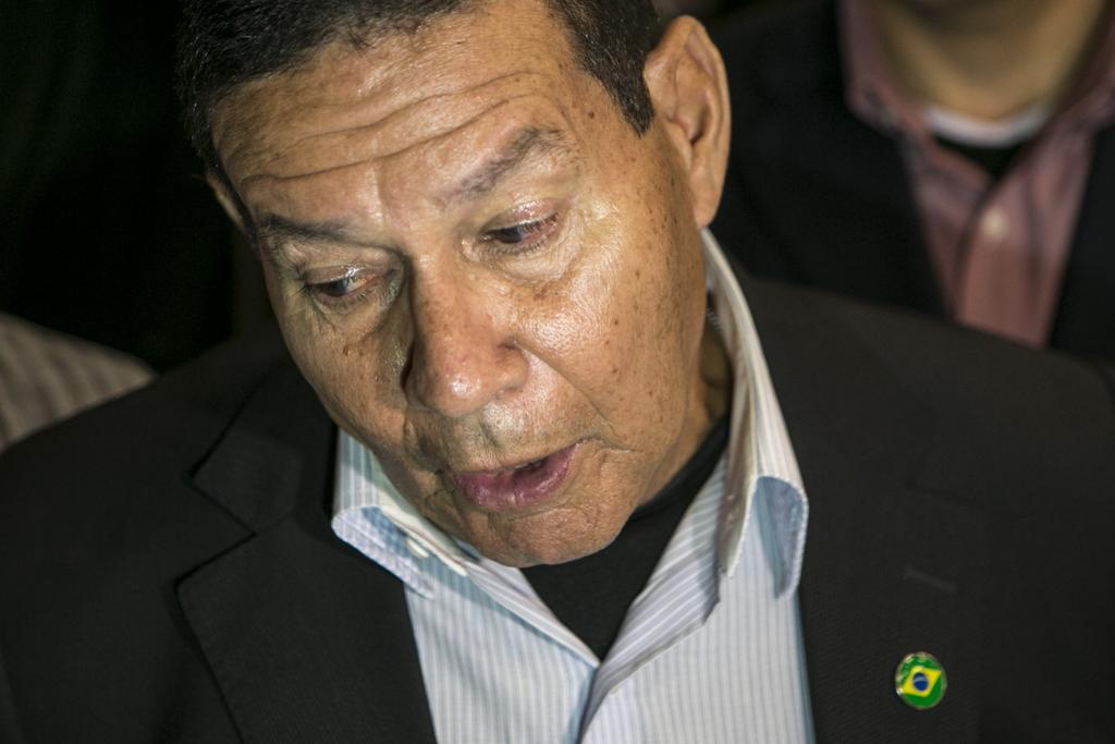Vice-presidente Hamilton Mourão afirmou que o Brasil pode adotar sanções como bloqueio de bens de integrantes do governo venezuelano no país | Marcelo Andrade/Gazeta do Povo