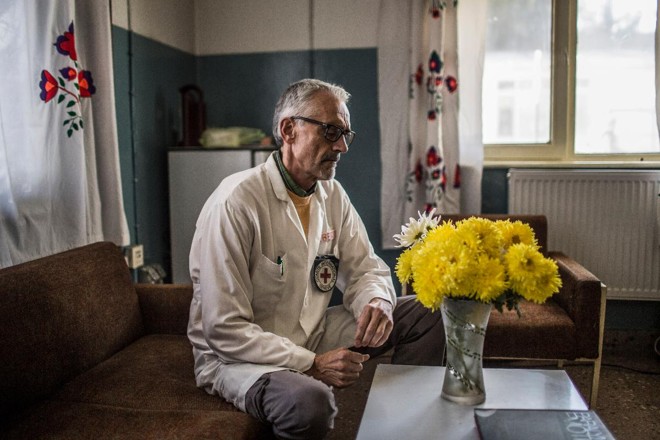 Dr. Alberto Cairo no Centro Ortopédico de Kabul no Afeganistão, 22 de novembro de 2014 | BRYAN DENTON/NYT