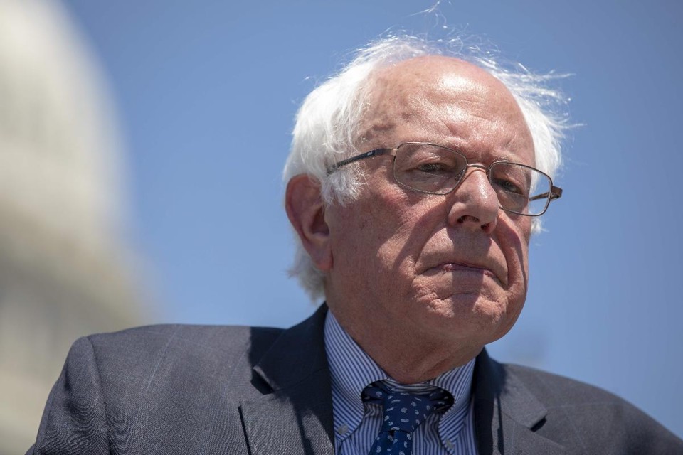 Senador Bernie Sanders perdeu nas primárias democratas para a candidata Hillary Clinton, que perdeu para Donald trump nas eleições gerais de 2016 | ALEX EDELMAN/AFP