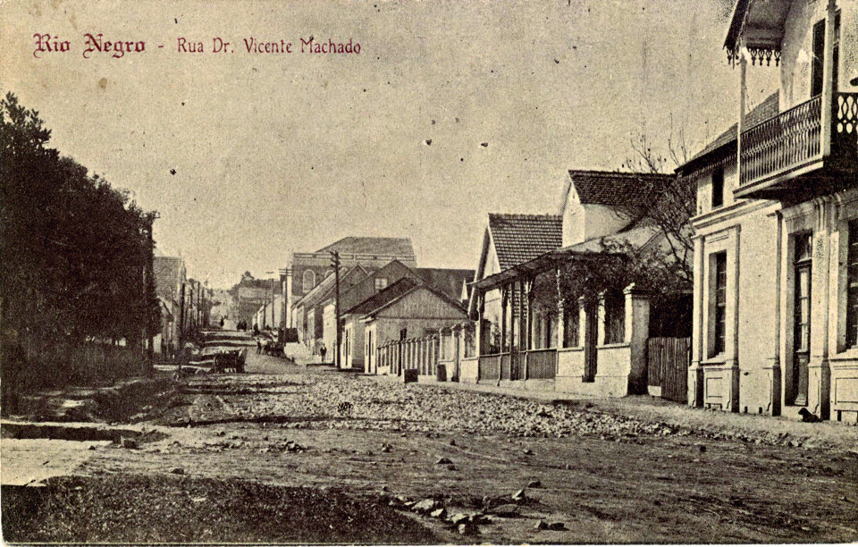 Como era o Paraná em 1919, ano de fundação da Gazeta do Povo Município de Rio Negro, nos anos 1910, era um dos poucos que tinham alguma infraestrutura no estado. | /Acervo Mudeu Paranaense
