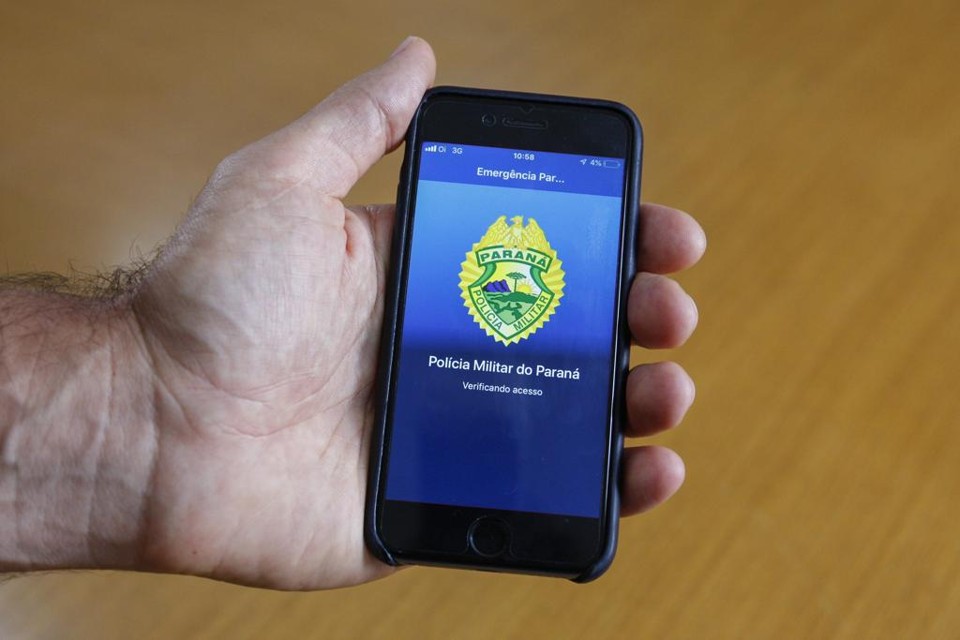 Aplicativo para acionar a PM também passa a rodar em celulares da Apple | Cassiano Rosario/Gazeta do Povo