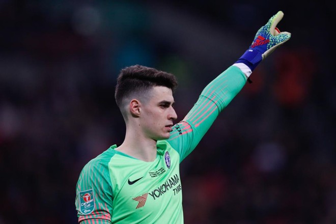 Kepa, goleiro do Chelsea, se recusou a ser substituído no fim da prorrogação da final da Carabao Cup | ADRIAN DENNIS/AFP