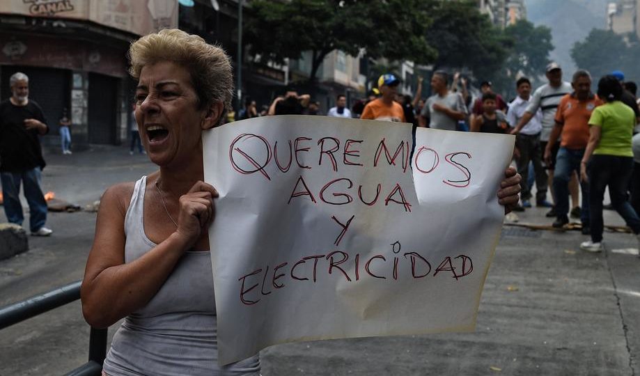 Protestos por água e eletricidade em Caracas