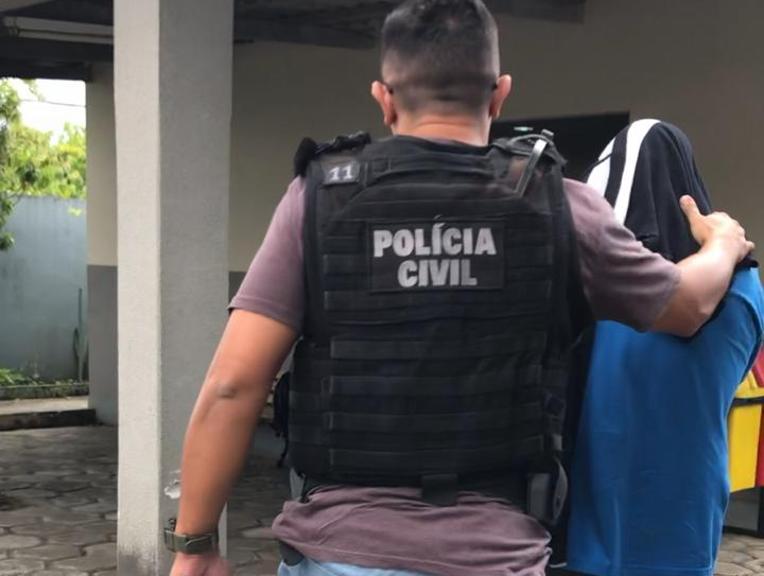 Servidor municipal de Cerro Azul entregava os documentos falsos para criminosos. | Polícia Civil/