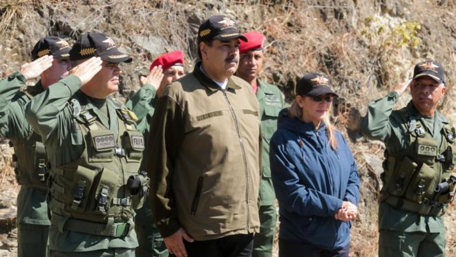 Maduro acompanha exercícios militares