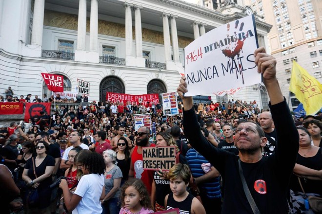 Manifestantes se reuniram na Cinelândia, no centro do Rio | Daniel Ramalho/AFP