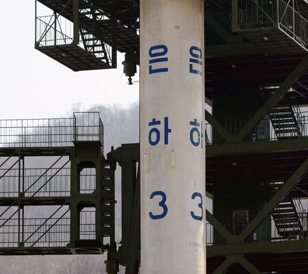 Foguete Unha-3 na Estação de Lançamento de Satélites Sohae em Tongchang-Ri