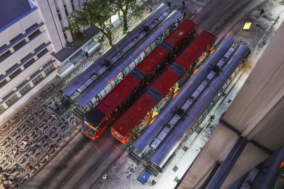 Tarifa de ônibus em Curitiba passou de R$ 4,25 para R$ 4,50. | Daniel Castellano/Gazeta do Povo