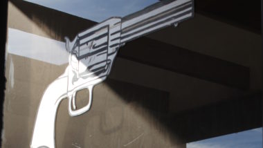 Lojas de armas estão espalhadas pela quinta maior cidade americana (Foto: Raphael Sibilla)