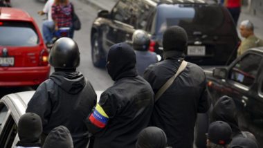 Membros de um colectivo participam de uma manifestação em Caracas, 7 de janeiro. Foto: Yuri cortez / AFP