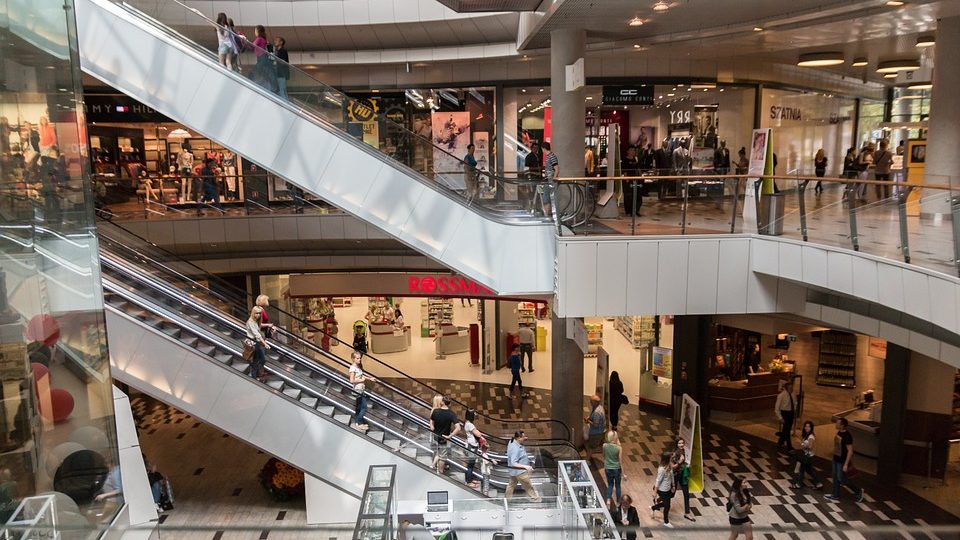 Juros, inflação e crédito criam ambiente favorável para comércio deslanchar Shopping center