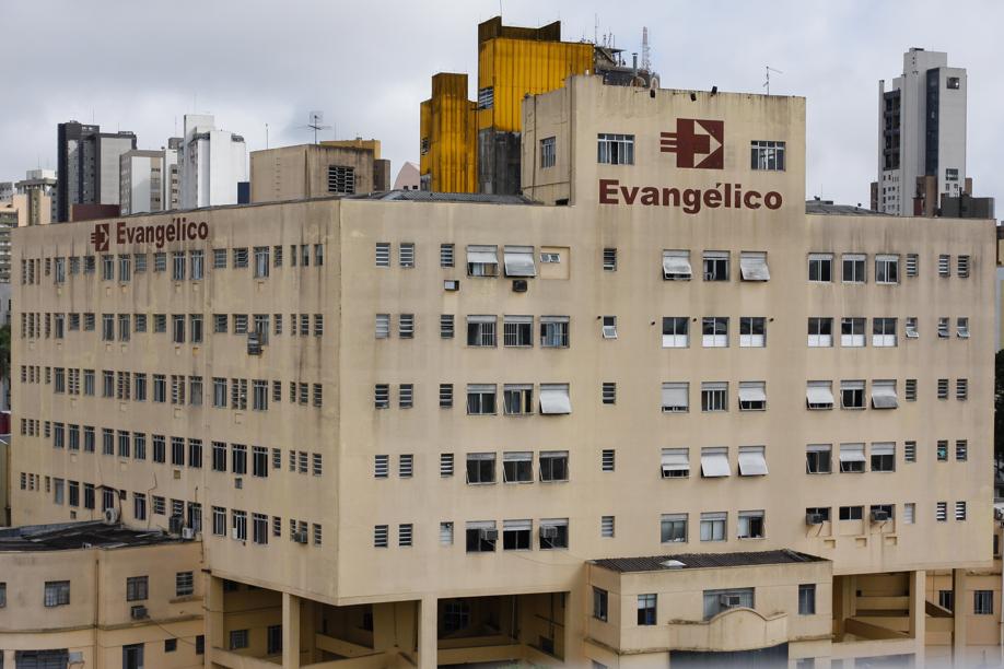 Fachada do Hospital Evangélico Mackenzie, em Curitiba