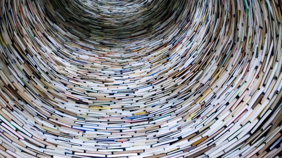“Tamanho não é documento”: nossas universidades produzem milhares de pesquisas, mas impacto global é pequeno Foto: Unsplash / reprodução.