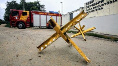 Bombeiros foram acionados para o princípio de incêndio na Casa de Custódia de Curitiba. Foto: Átila Alberti / Tribuna do Paraná