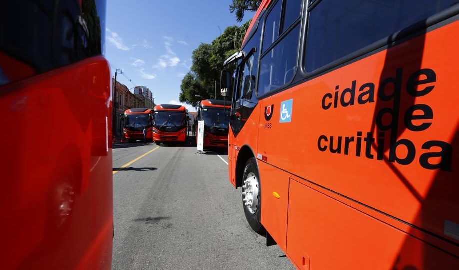 ônibus biarticulado de curitiba