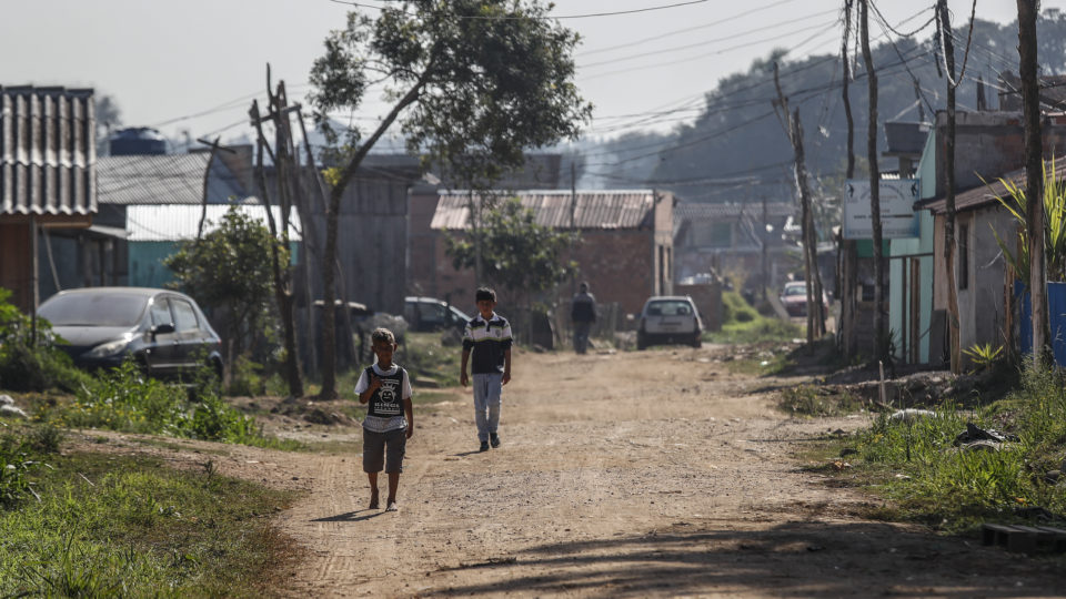 Moradias em falta e ocupações irregulares: o desafio da habitação em Curitiba e região Vila 29 de outubro