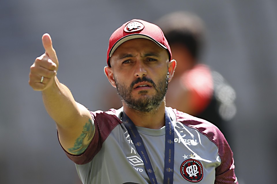 Rafael Guanaes, técnico do Athletico. | Albari Rosa/Gazeta do Povo