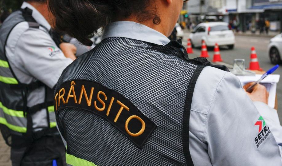 agentes da setran fiscalizando ruas