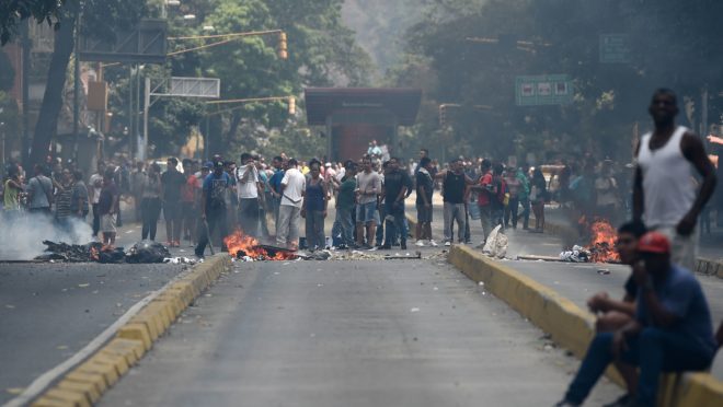 Protesto contra falta de energia elétrica em Libertador. Federico Parra/AFP