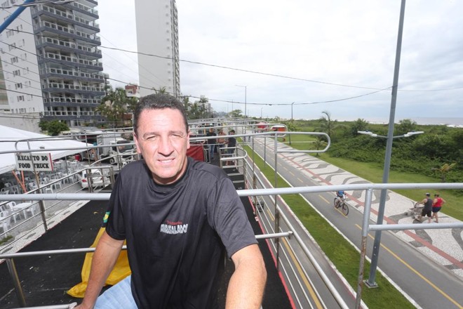 Edson Borrin, de 51 anos, proprietário do trio chamado de Avassalador. | Albari Rosa/Gazeta do Povo