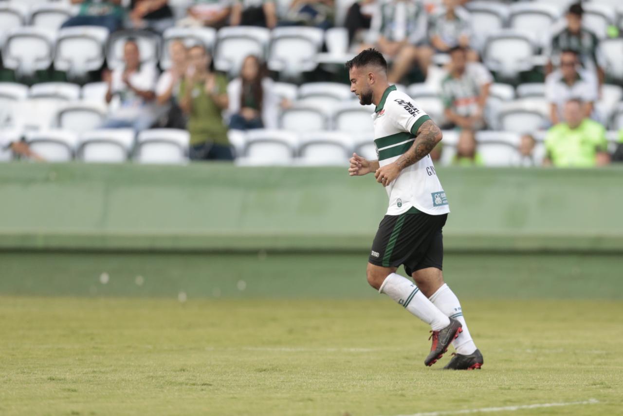 Meia Giovanni foi o principal destaque do Coritiba na vitória sobre o FC Cascavel, a primeira no Couto em 2019 | André Rodrigues/Gazeta do Povo