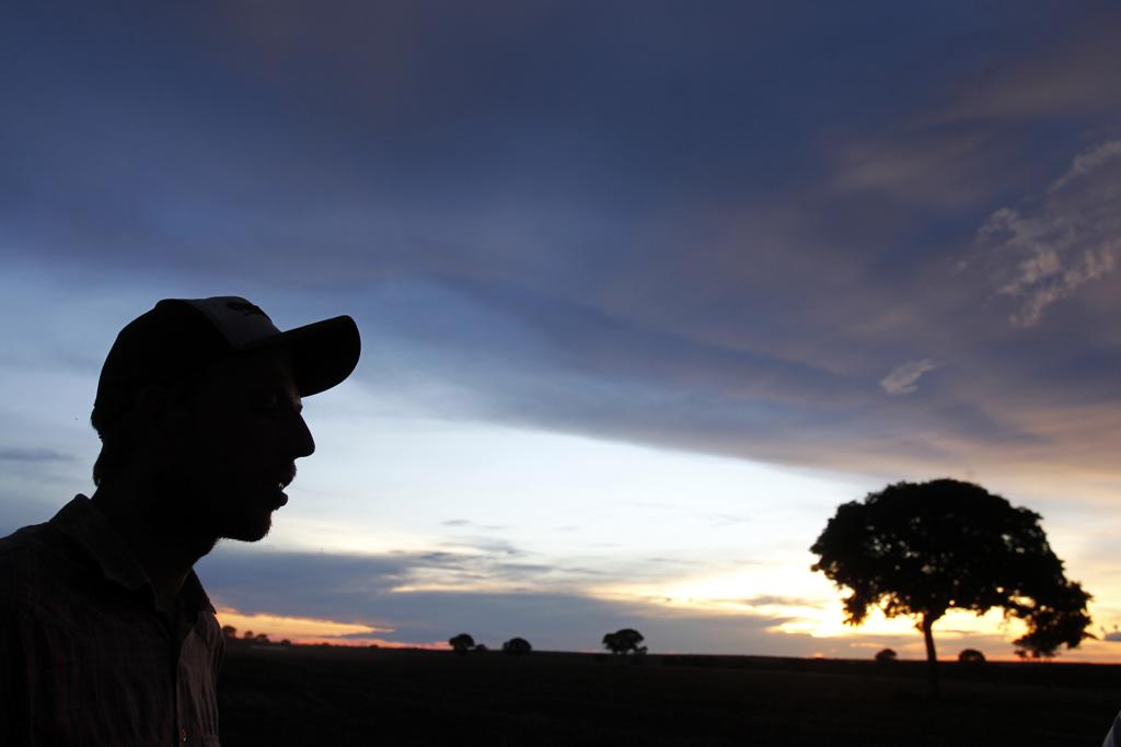 Produtor Bruno Rickli Freire fala à equipe da Expedição Safra durante a colheita do ano passado, no Tocantins | Daniel Caron/Gazeta do Povo