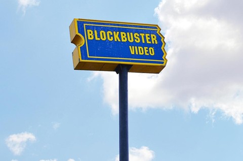 Placa luminosa da Blockbuster. | David Boté Estrada/Creative Commons/