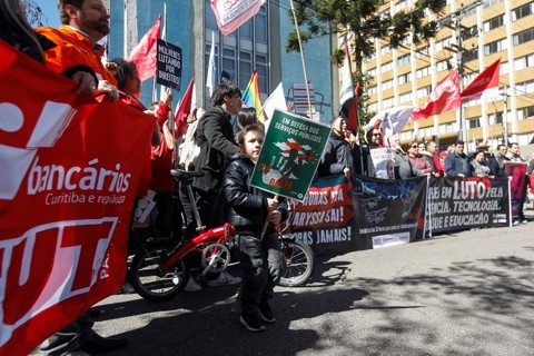 Centrais sindicais e sindicatos participam do Dia do Basta em Curitiba. A imagem é de 2018. | André Rodrigues/Gazeta do Povo/Arquivo