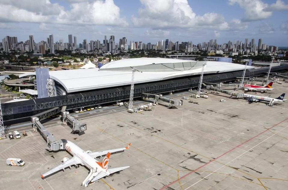 Na foto, o Aeroporto Internacional de Guararapes, em Recife, que fará parte da primeira rodada do leilão do governo federal. | Portal da Copa/ME/Creative Commons