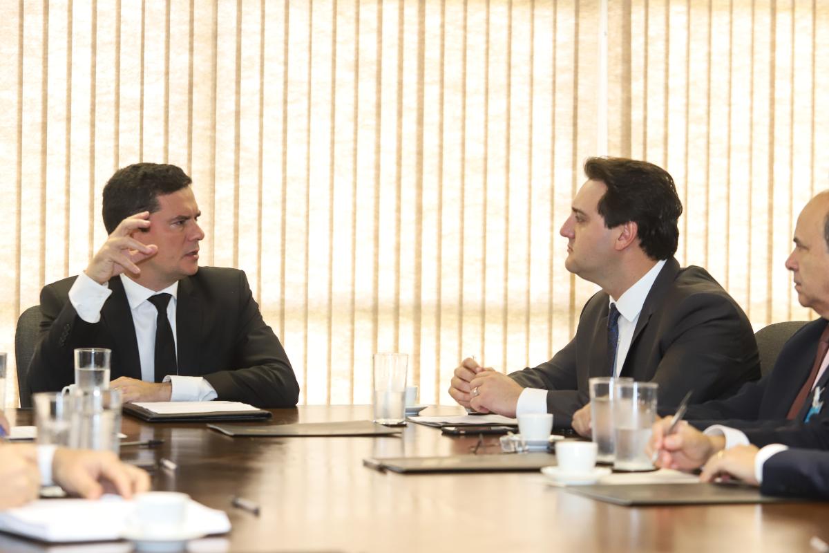 Sérgio Moro e o governador do Paraná Ratinho Junior durante reunião em Brasília nesta terça-feira (26). | Rodrigo Felix Leal/
ANPr