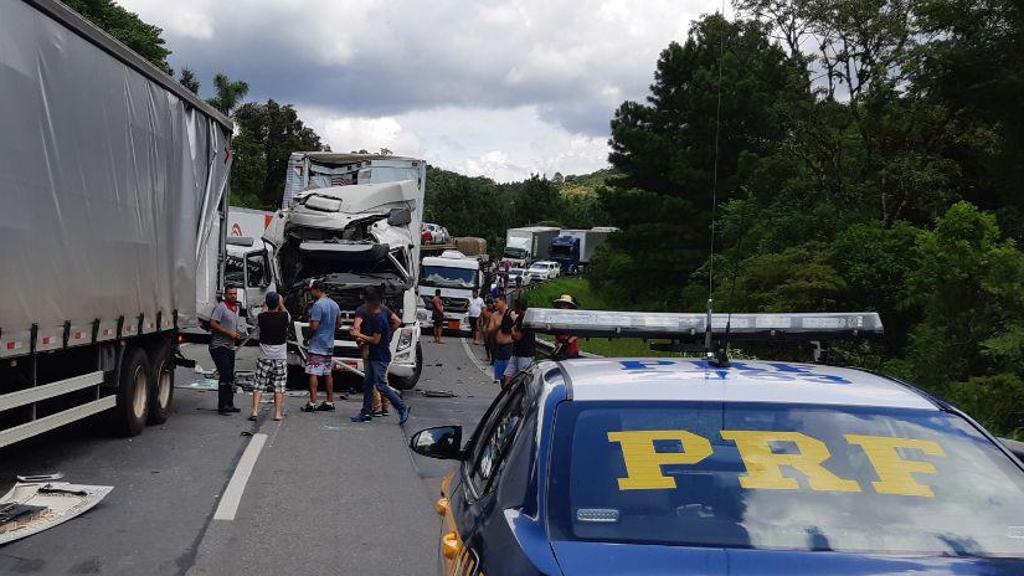 Apenas uma pessoa ficou ferida com o acidente | Reprodução/PRF