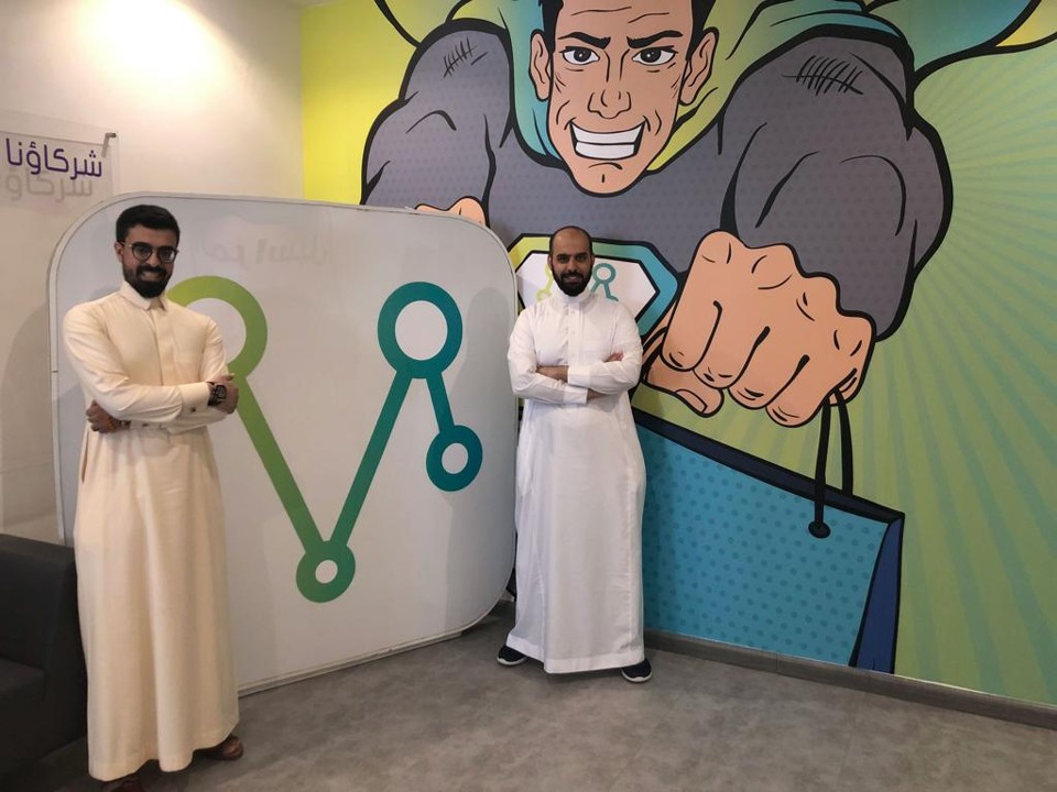 Naif AlSamri e Ayman Alsanad, co-fundadores do aplicativo de entregas Mrsool, em Riade, na Arábia Saudita. | Vivian Nereim/Bloomberg