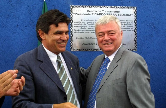 Onaireves com Ricardo Teixeira em 2003. Relação próxima com o presidente da CBF. | RODOLFO BUHRER/RODOLFO BUHRER
