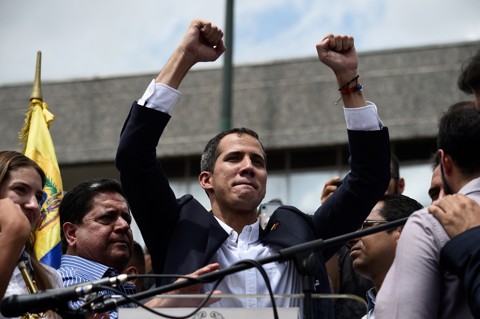 O líder oposicionista da Venezuela discursou por cerca de 40 minutos a milhares de pessoas em Caracas. | FEDERICO PARRA/AFP