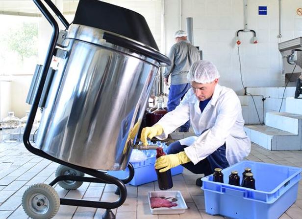 Suquidificador pode processar 70 kg de frutas de uma vez | Viviane Zanella/Embrapa