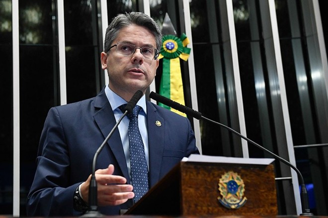 O senador Alessandro Vieira (PPS-SE) conseguiu reunir as 27 assinaturas necessárias para protocolar um novo pedido de criação da comissão. | Roque Sá/ Agência Senado