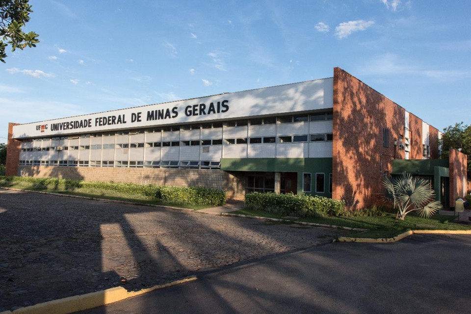 UFMG quer contratar professor para disciplina LGBTI e teoria queer | Lucas Braga