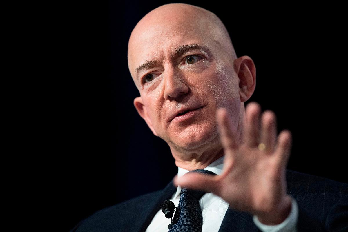 Jeff Bezos, fundador e CEO da Amazon, lidera lista de mais ricos da Forbes em 2019. | JIM WATSONAFP