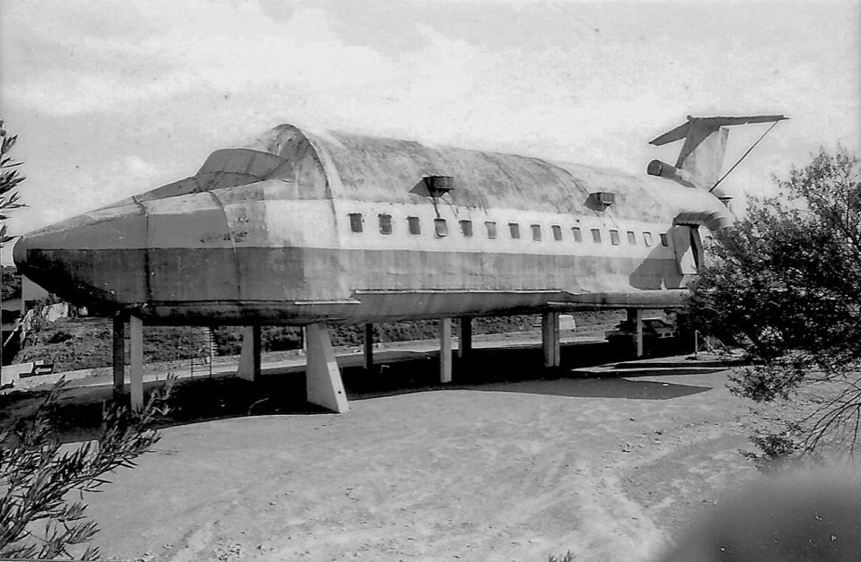 Restaurante Jatão: do sonho frustrado de ser piloto, o garçom Elmo Waltrick ergueu um estabelecimento em formato de avião bem no coração de Santa Felicidade. | Acervo da Casa da Memória/Diretoria do Patrimônio Cultural / Fundação Cultural de Curitiba