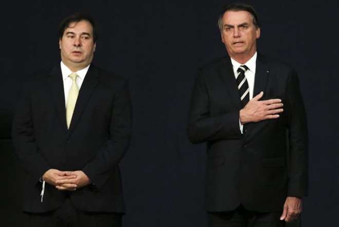 Rodrigo Maia e Bolsonaro: escalada de atritos ameaça a votação de projetos importantes para o governo. | Wilson Dias / Agência Brasil