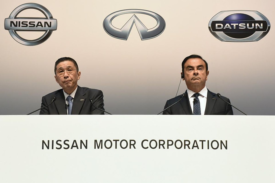 Hiroto Saikawa e Carlos Ghosn durante coletiva, em 2018 | JIJI PRESS/
AFP