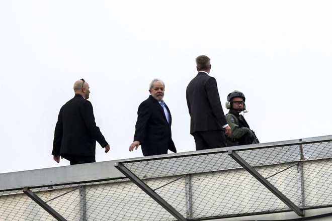 Saída de Lula da PF, para ir a São Paulo no velório do neto de 7 anos | André Rodrigues/Gazeta do Povo