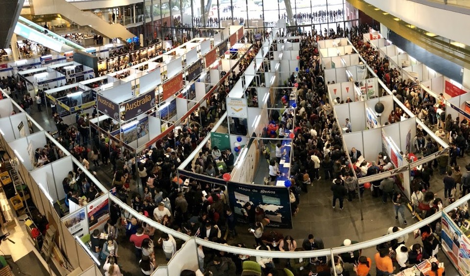 Feiras vão tirar dúvidas de quem quer fazer um intercâmbio | Divulgação/EduExpo