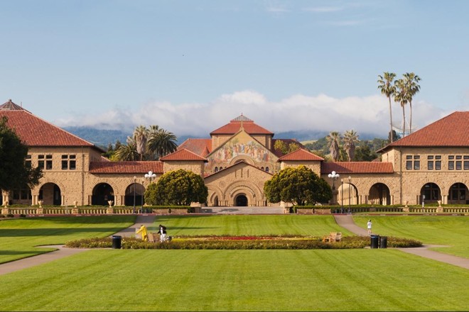 Stanford (foto) ficou com a melhor pontuação entre as melhores escolas de negócio segundo recrutadores ouvidos pela Bloomberg. | Divulgação