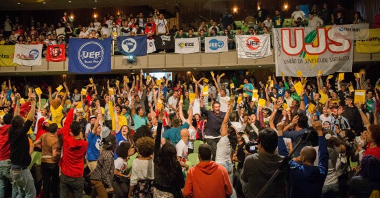 Monopólio? A UNE é uma das poucas entidades autorizadas a produzir as carteirinhas de identificação dos estudantes, utilizadas para solicitar meia-entrada em shows e espetáculo | UNE/55º Congresso-Divulgação