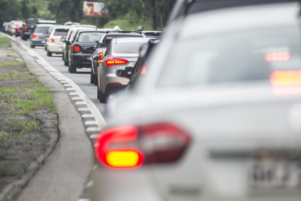 Rodovias com sentido ao Litoral do Paraná e de Santa Catarina devem ter grande fluxo pela manhã. | Henry Milleo/Gazeta do Povo